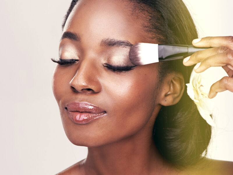 Highlighter on the eyelid and face