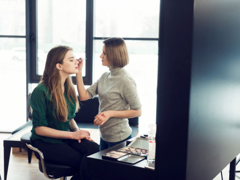 Internet-Based Bridal Makeup for Different Face Shapes