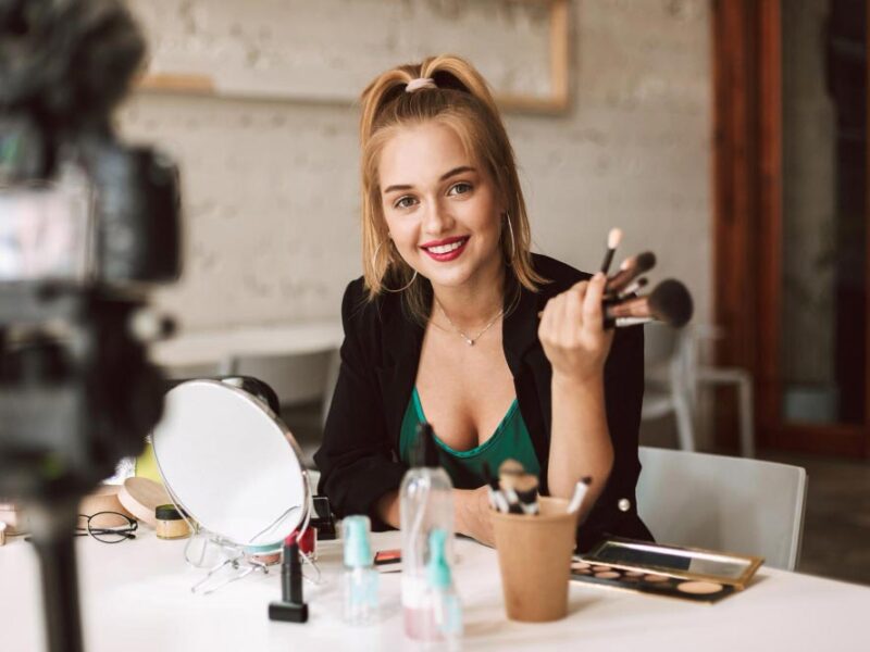 Cyber Makeup Academy for Specialized Techniques