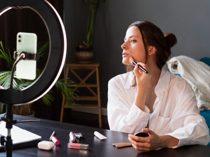 Online Makeup Courses for Advanced Self-Improvement