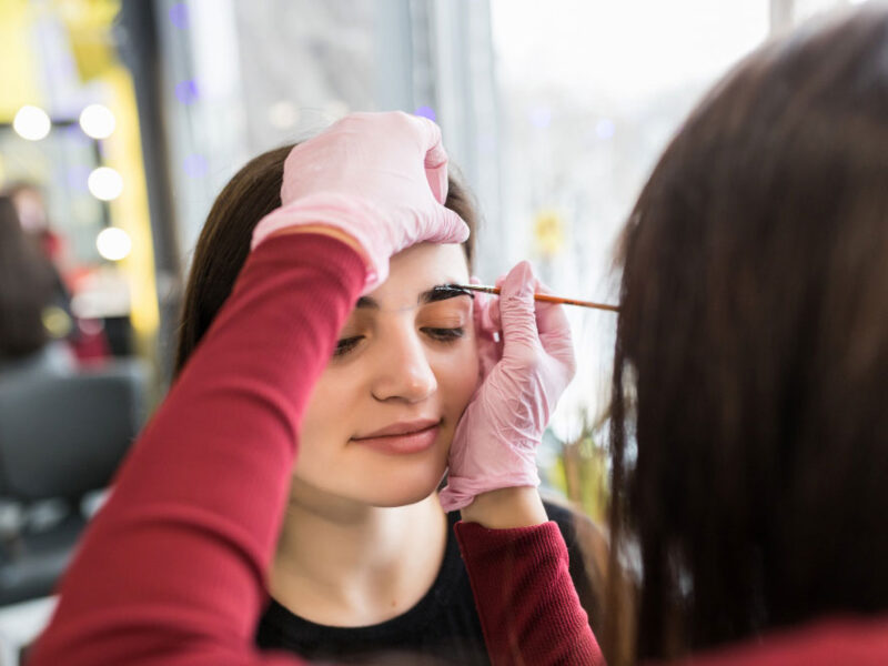 Online Makeup Training Programs With Practical Experience